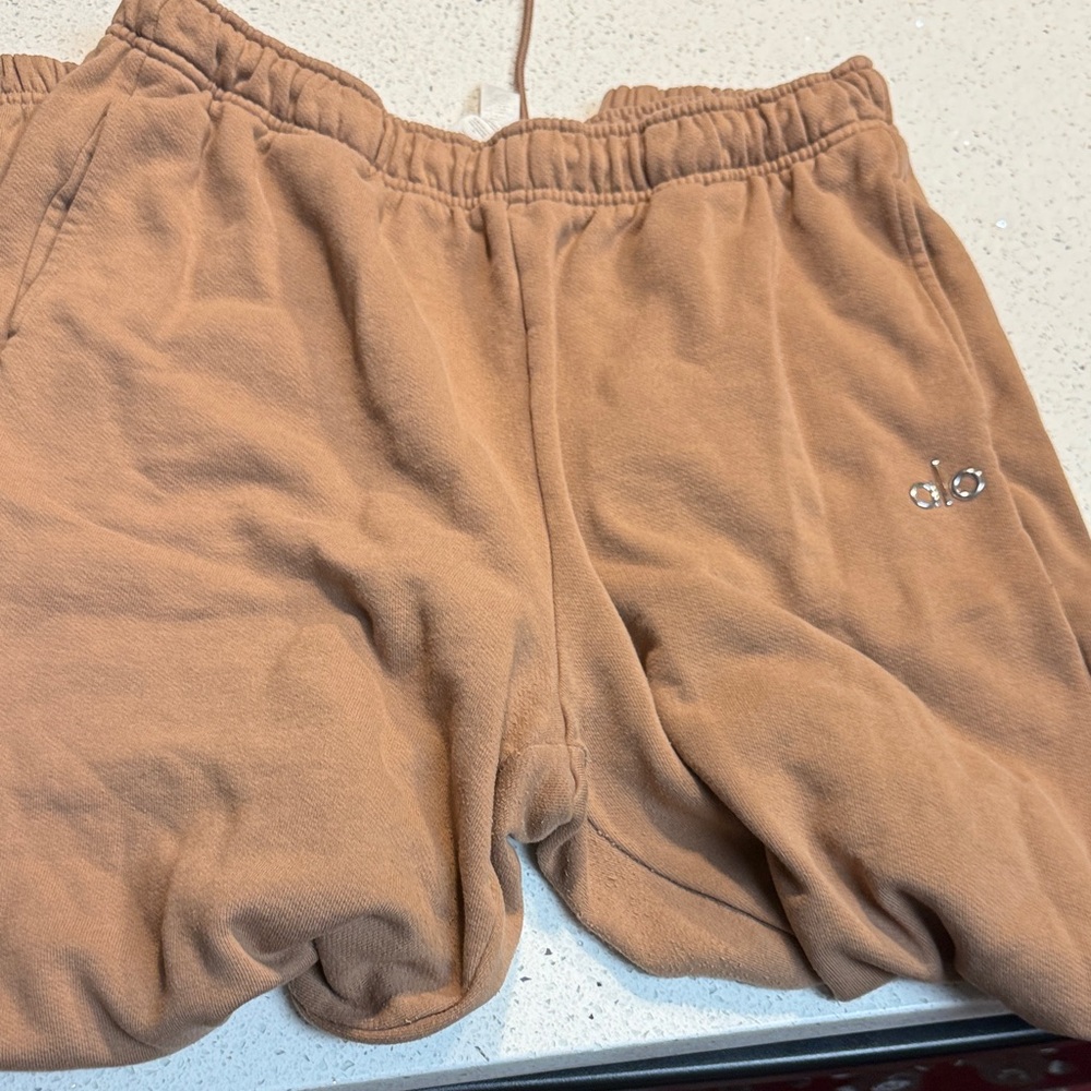 Alo Beige Sweatpants - Picture 2 of 16